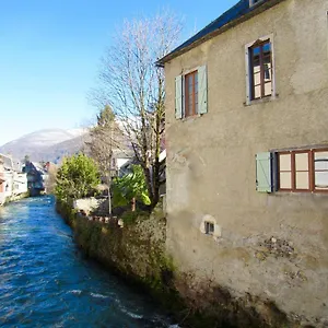 Les Deux Rives Bed & Breakfast